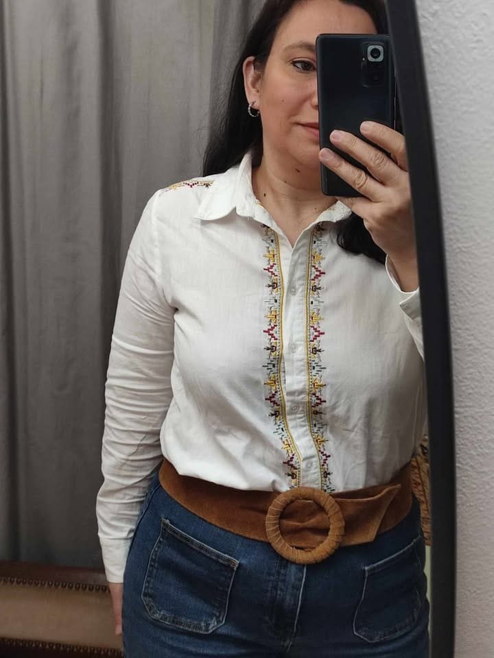 blusa bordada colorida frente1