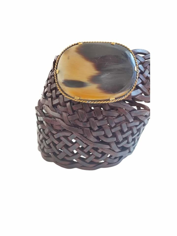 detalhes cinto hippie castanho escuro